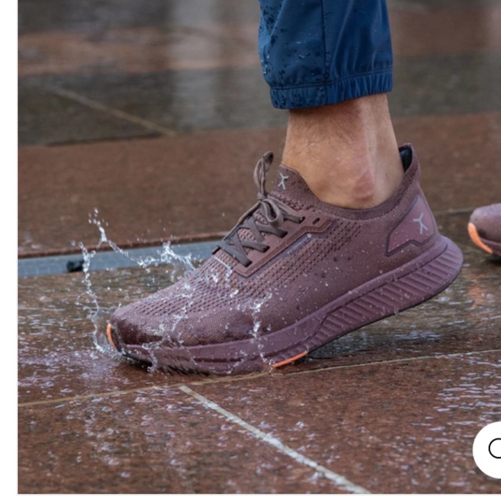 Flux Adapt Waterproof Runner